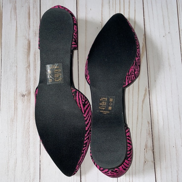 Shoe Dazzle flat heel pointy toe, slip on. Never worn. - Picture 3 of 4